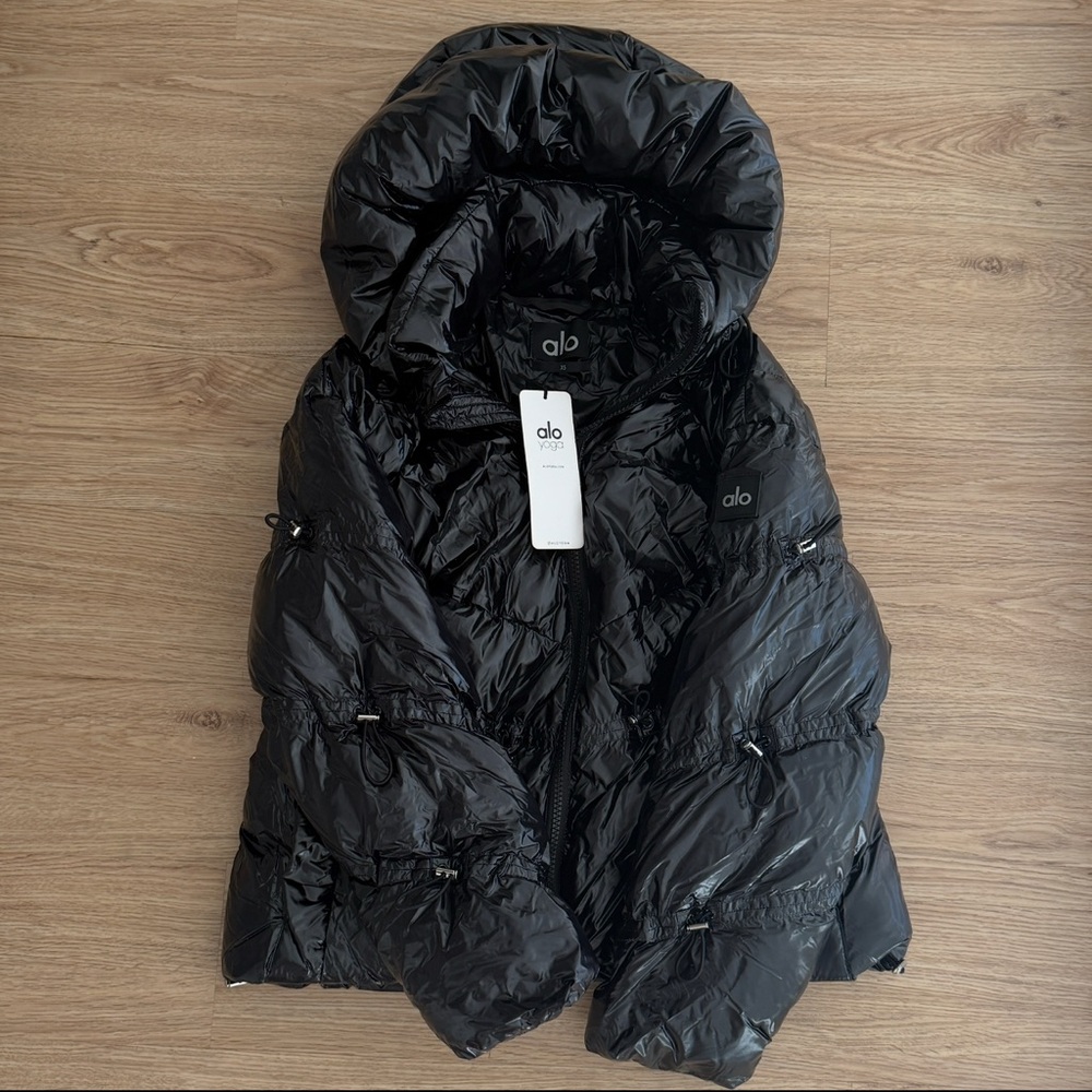 ALO Yoga Stunner Puffer Jacket in Black size XS
